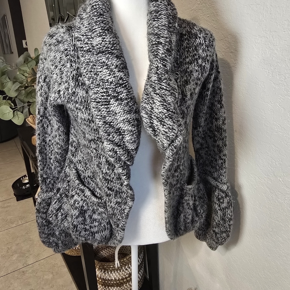 BCBGMAXAZRIA Women's V Neck Hook & Eye Cardigan Sweater Chunky Knit Gray M